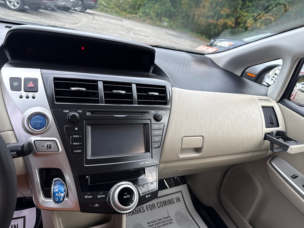 Photo 10 of this TOYOTA PRIUS V
