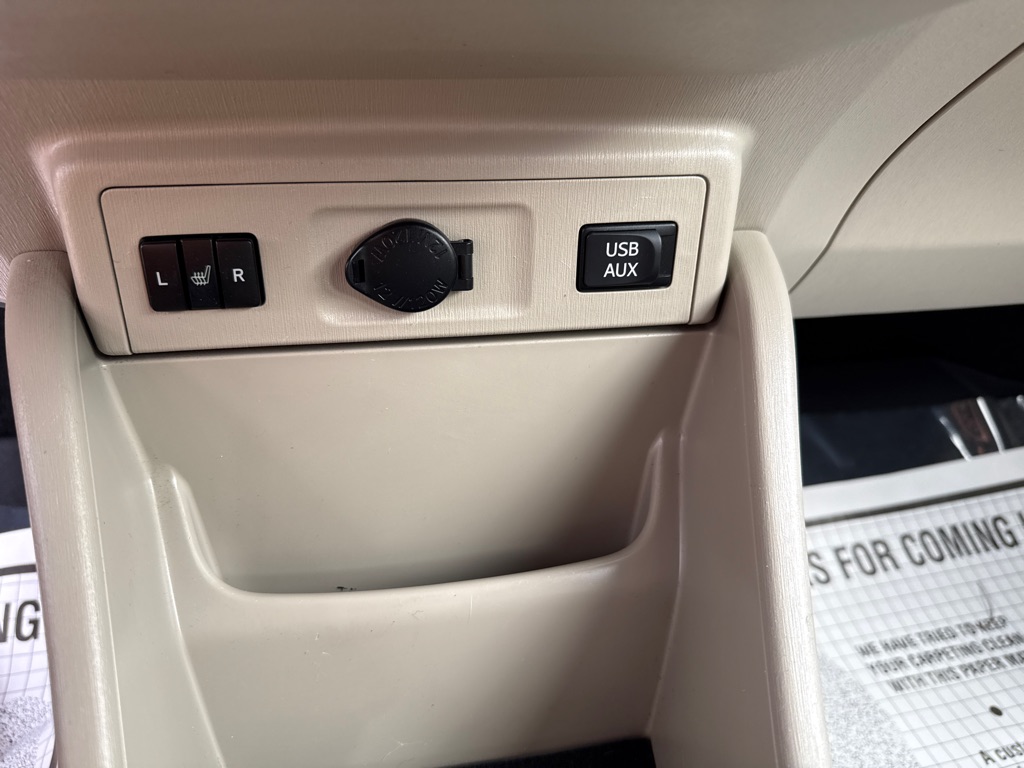 Photo 15 of this TOYOTA PRIUS V