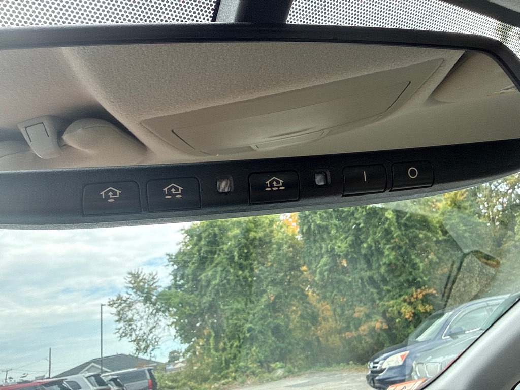 Photo 11 of this TOYOTA PRIUS V
