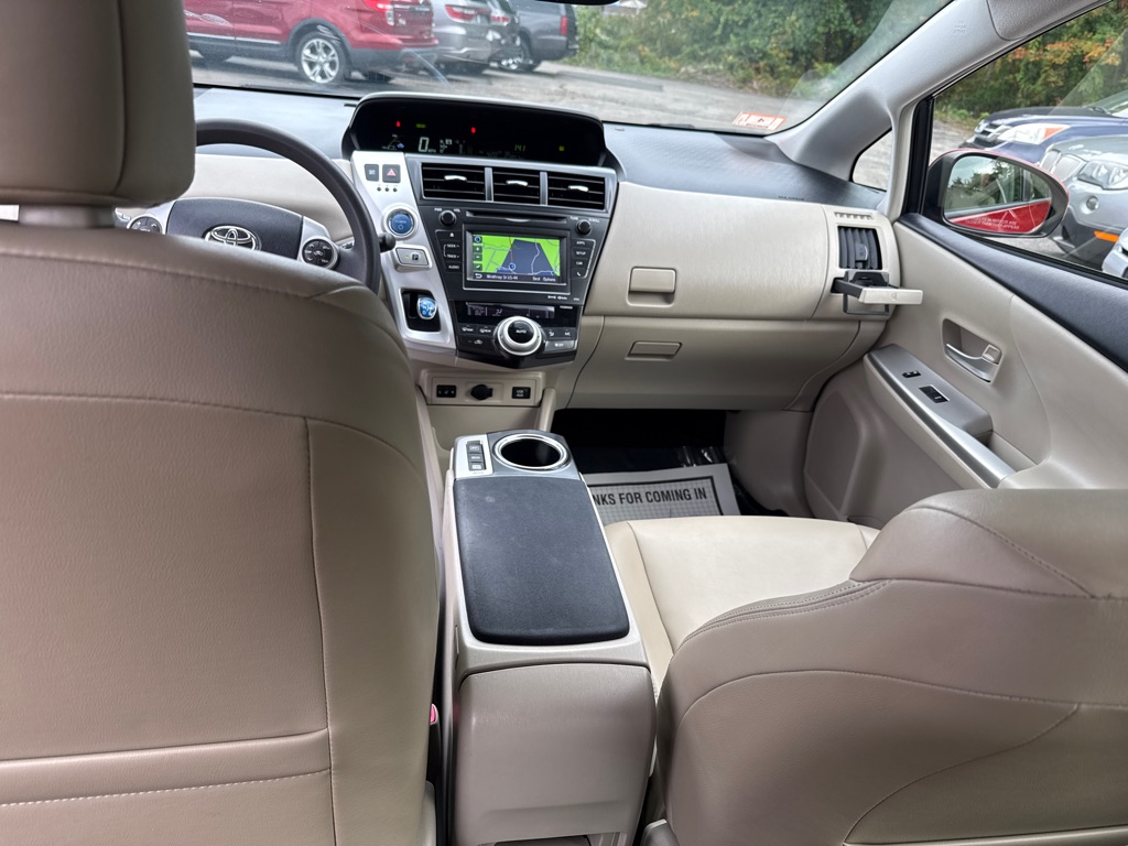 Photo 22 of this TOYOTA PRIUS V