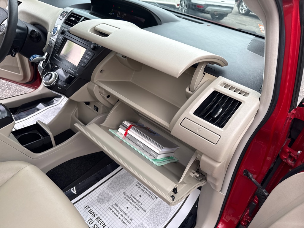 Photo 28 of this TOYOTA PRIUS V