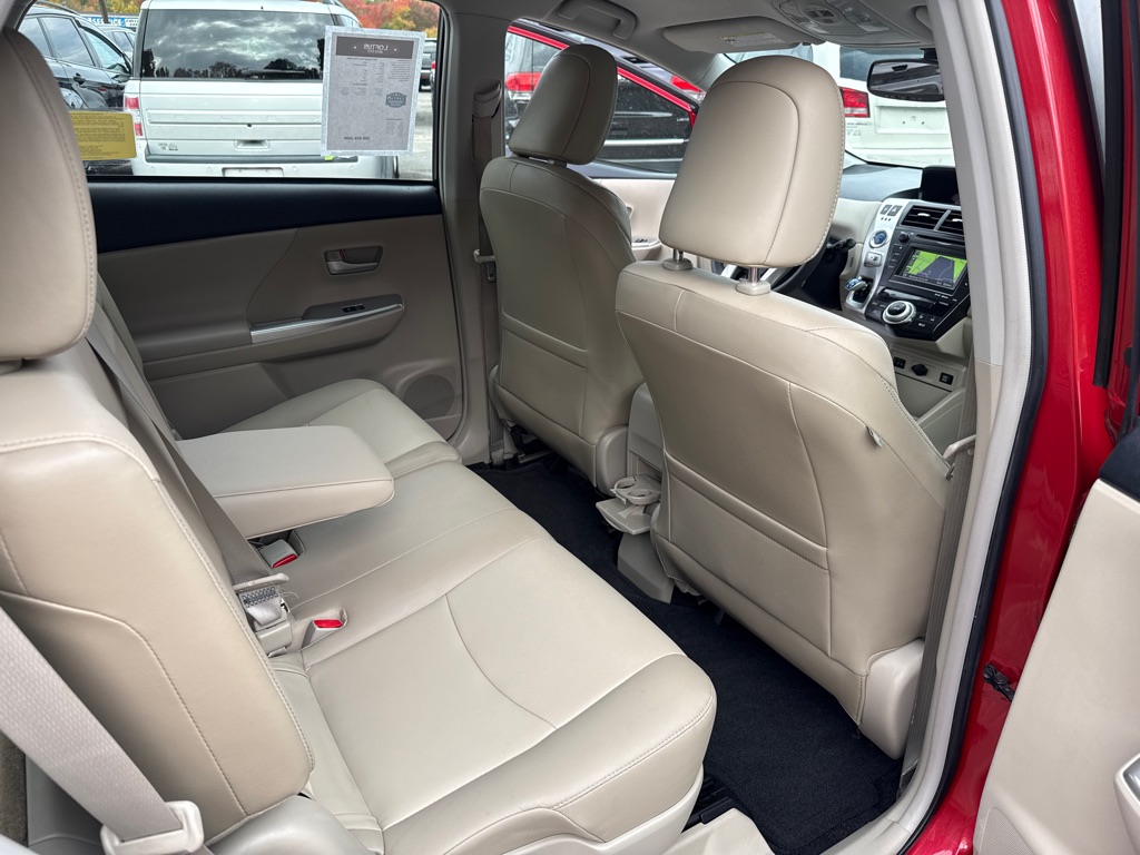 Photo 24 of this TOYOTA PRIUS V