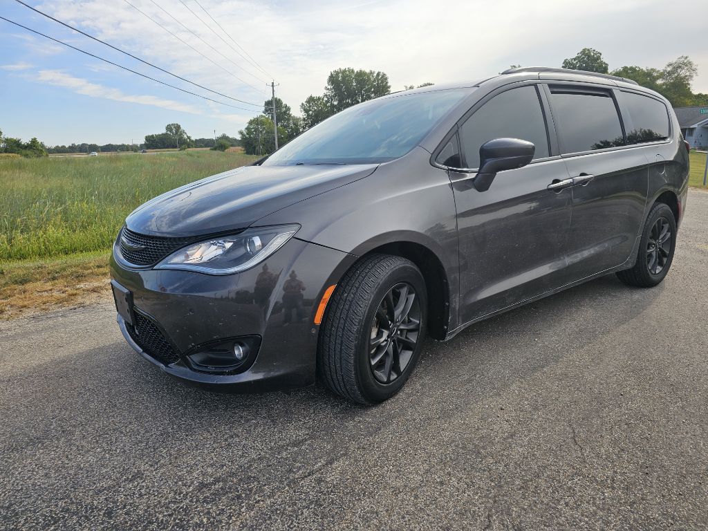 2020 Chrysler Pacifica L's photo