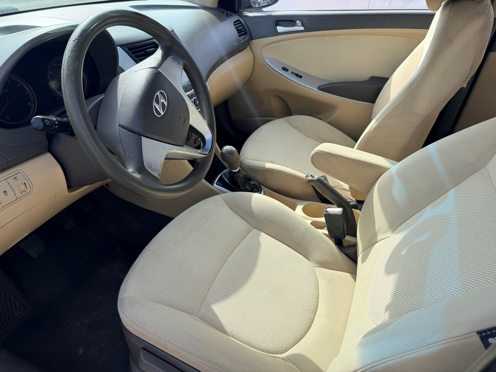 Photo 6 of this HYUNDAI ACCENT