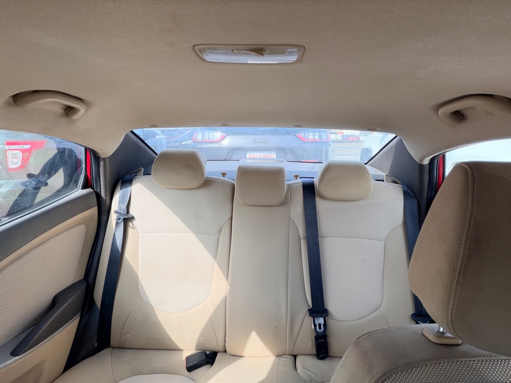 Photo 9 of this HYUNDAI ACCENT