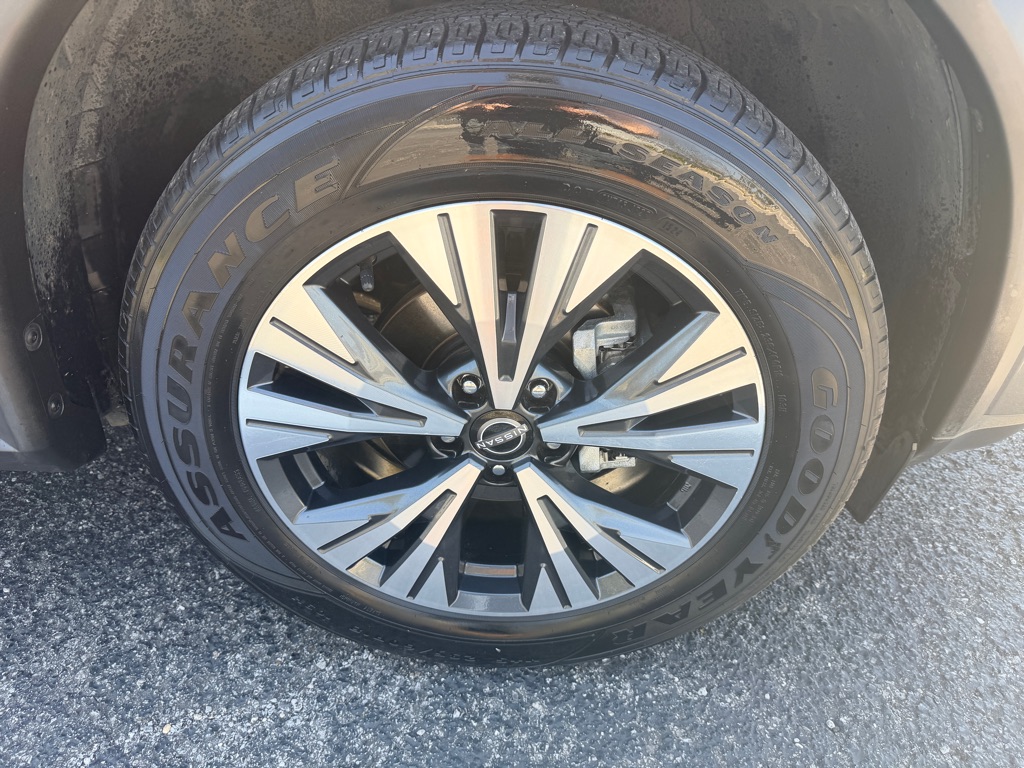 Photo 9 of this NISSAN ROGUE
