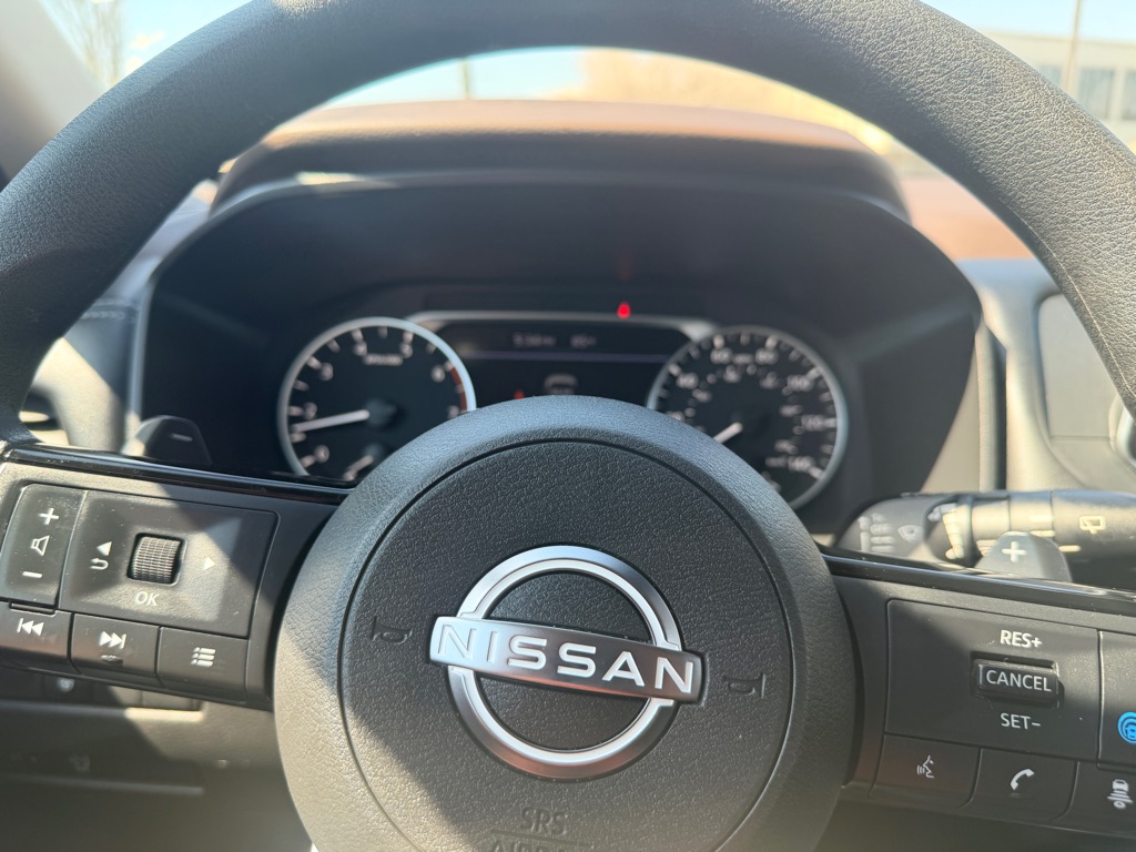 Photo 14 of this NISSAN ROGUE