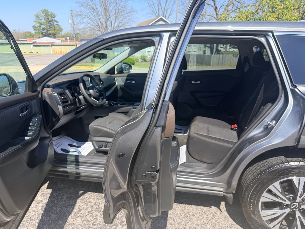 Photo 11 of this NISSAN ROGUE