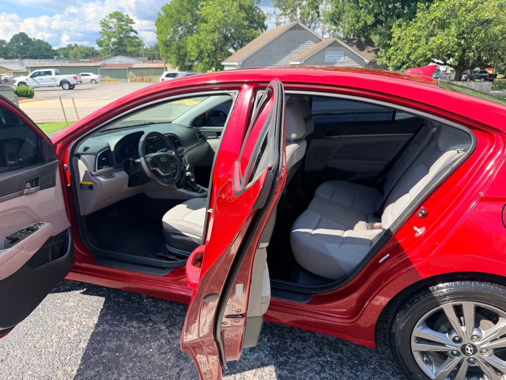 Photo 10 of this HYUNDAI ELANTRA
