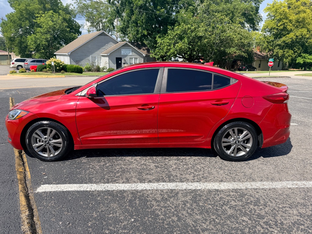 Photo 4 of this HYUNDAI ELANTRA