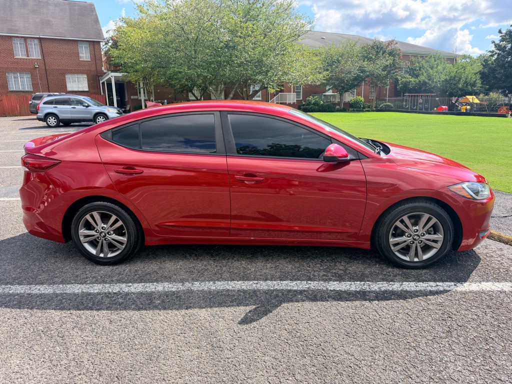 Photo 8 of this HYUNDAI ELANTRA