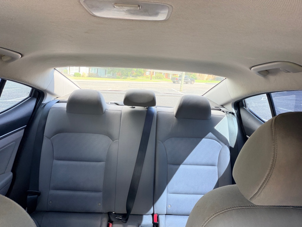 Photo 15 of this HYUNDAI ELANTRA