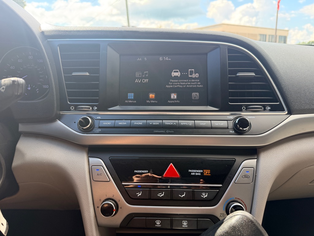 Photo 14 of this HYUNDAI ELANTRA