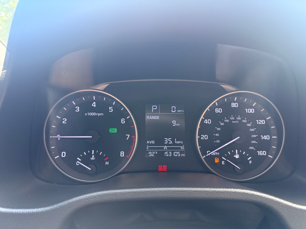 Photo 13 of this HYUNDAI ELANTRA