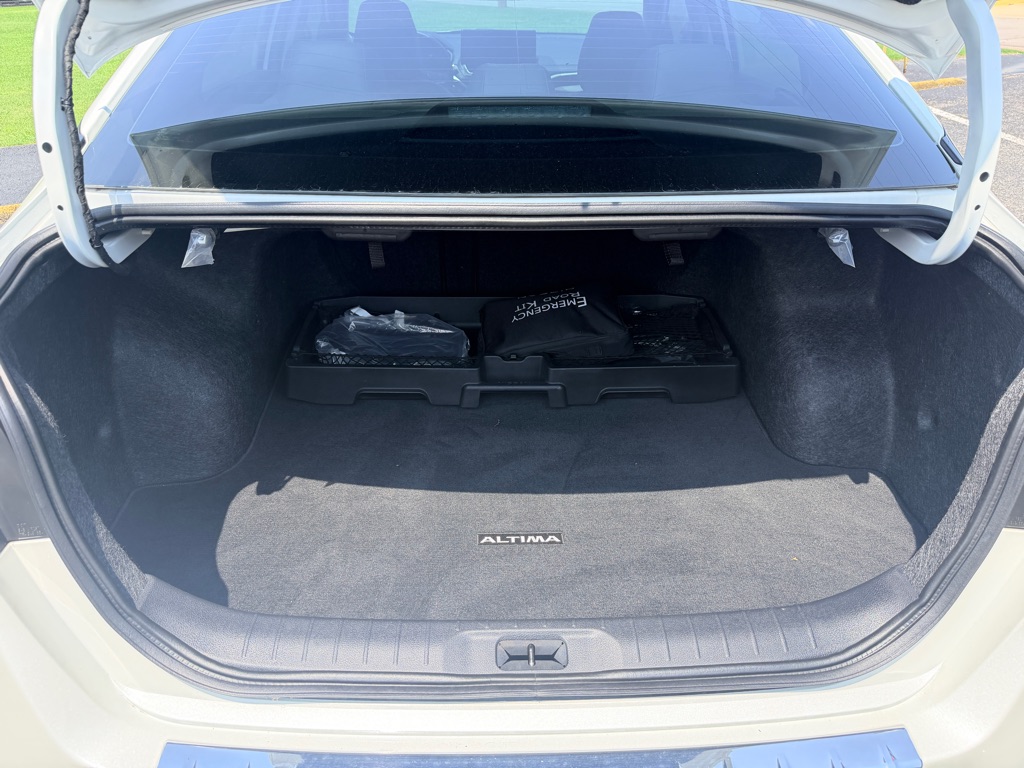 Photo 10 of this NISSAN ALTIMA