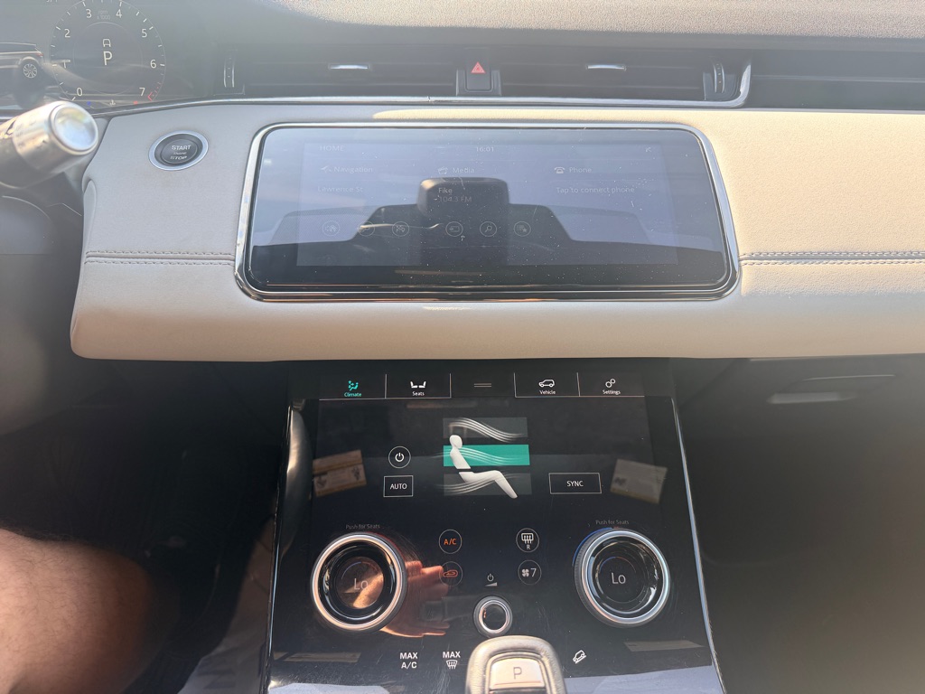 Photo 15 of this LAND ROVER RANGE ROVER EVO