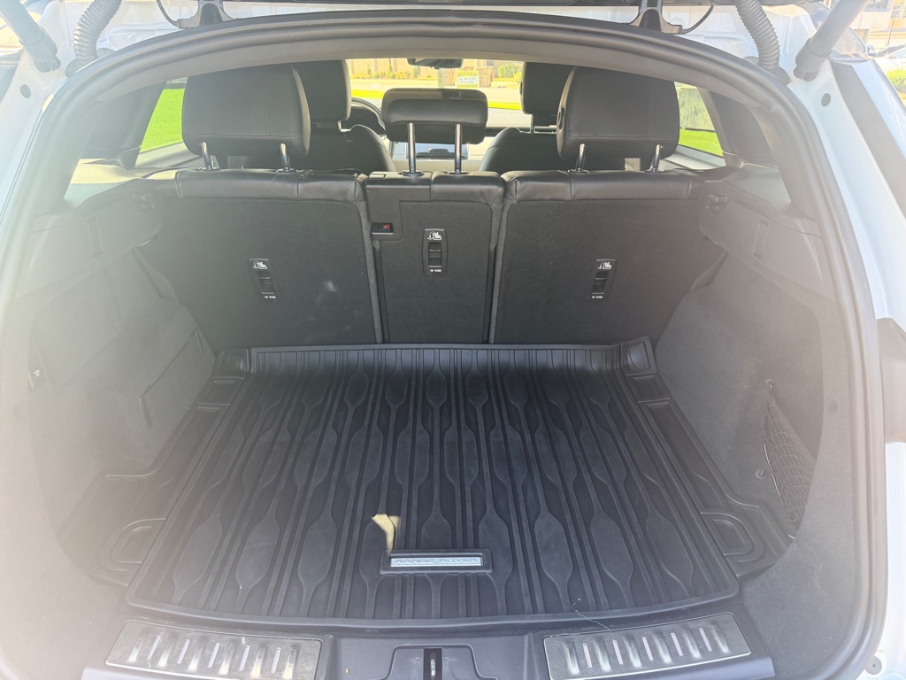 Photo 10 of this LAND ROVER RANGE ROVER EVO