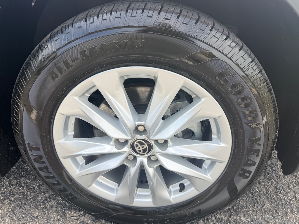 Photo 8 of this TOYOTA COROLLA CROSS