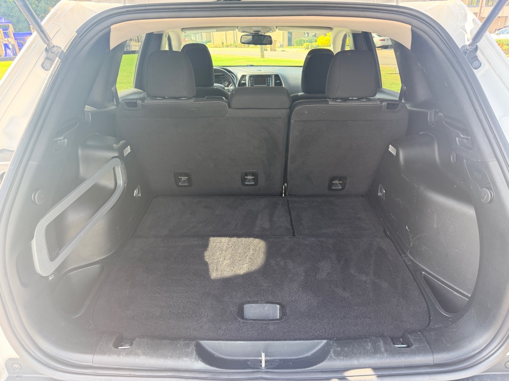 Photo 10 of this JEEP CHEROKEE