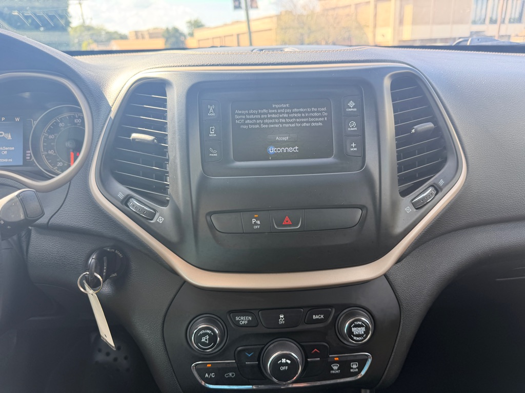 Photo 15 of this JEEP CHEROKEE