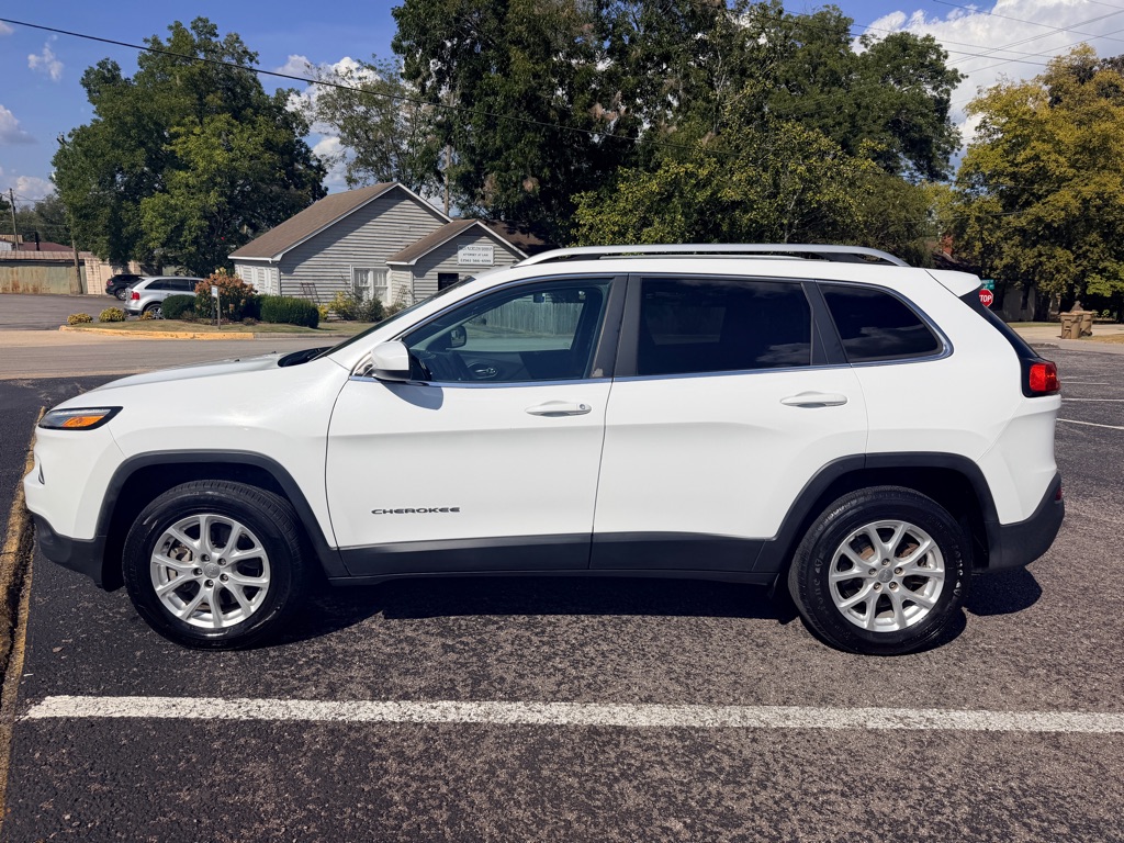 Photo 4 of this JEEP CHEROKEE