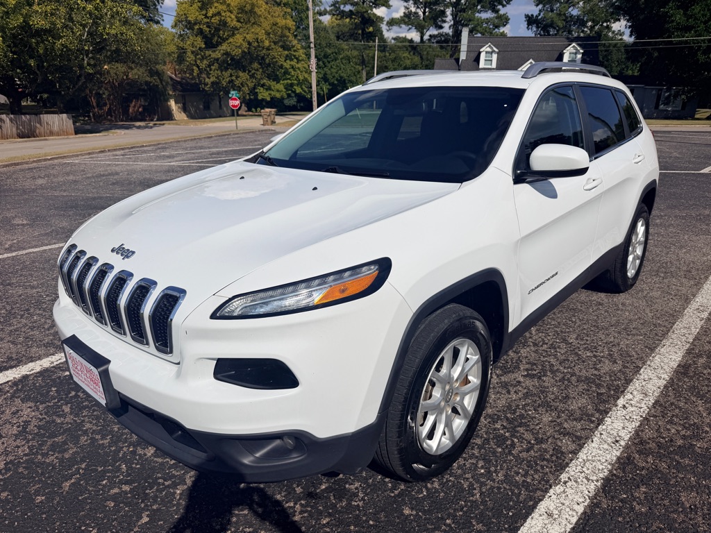 Photo 3 of this JEEP CHEROKEE