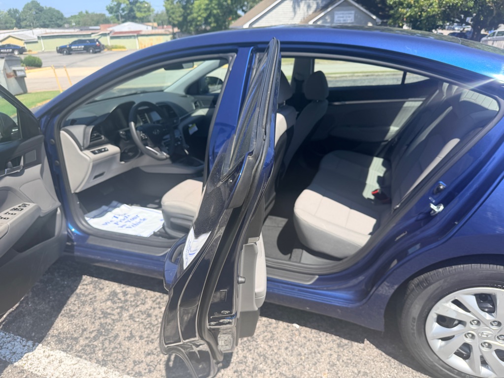 Photo 11 of this HYUNDAI ELANTRA