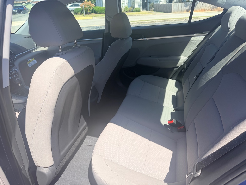 Photo 12 of this HYUNDAI ELANTRA