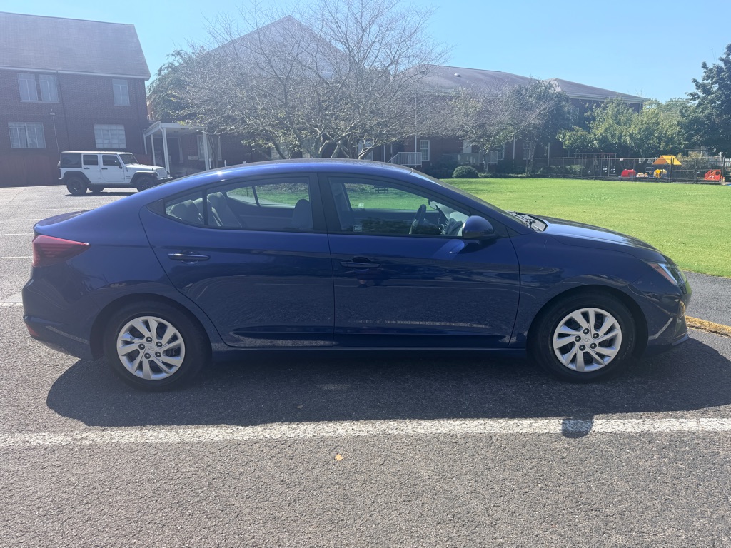 Photo 8 of this HYUNDAI ELANTRA