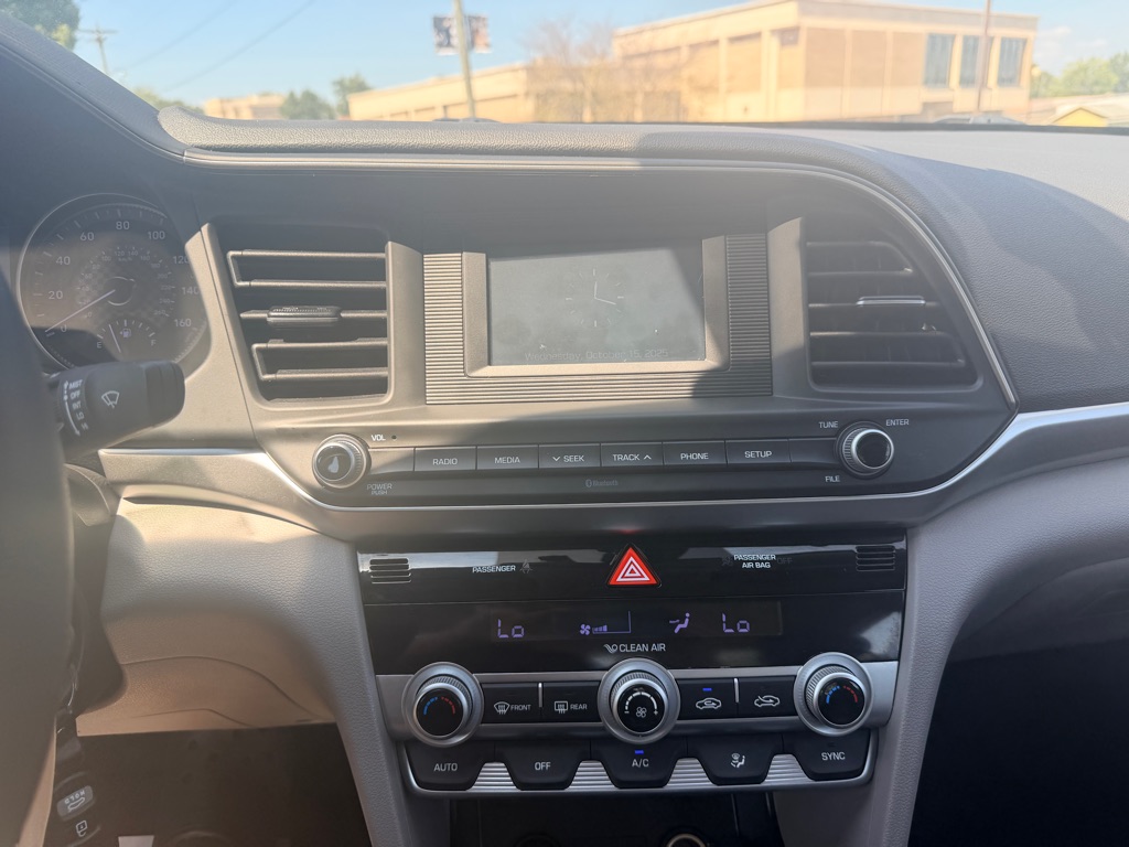 Photo 15 of this HYUNDAI ELANTRA