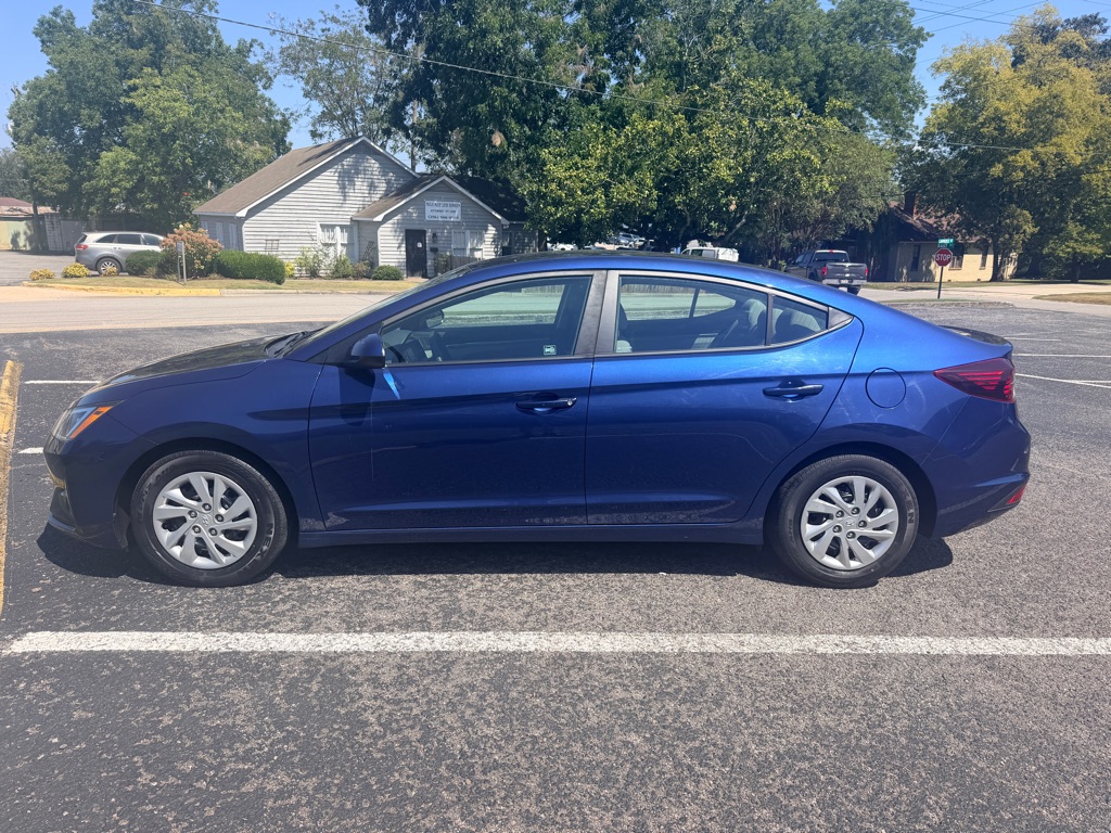 Photo 4 of this HYUNDAI ELANTRA
