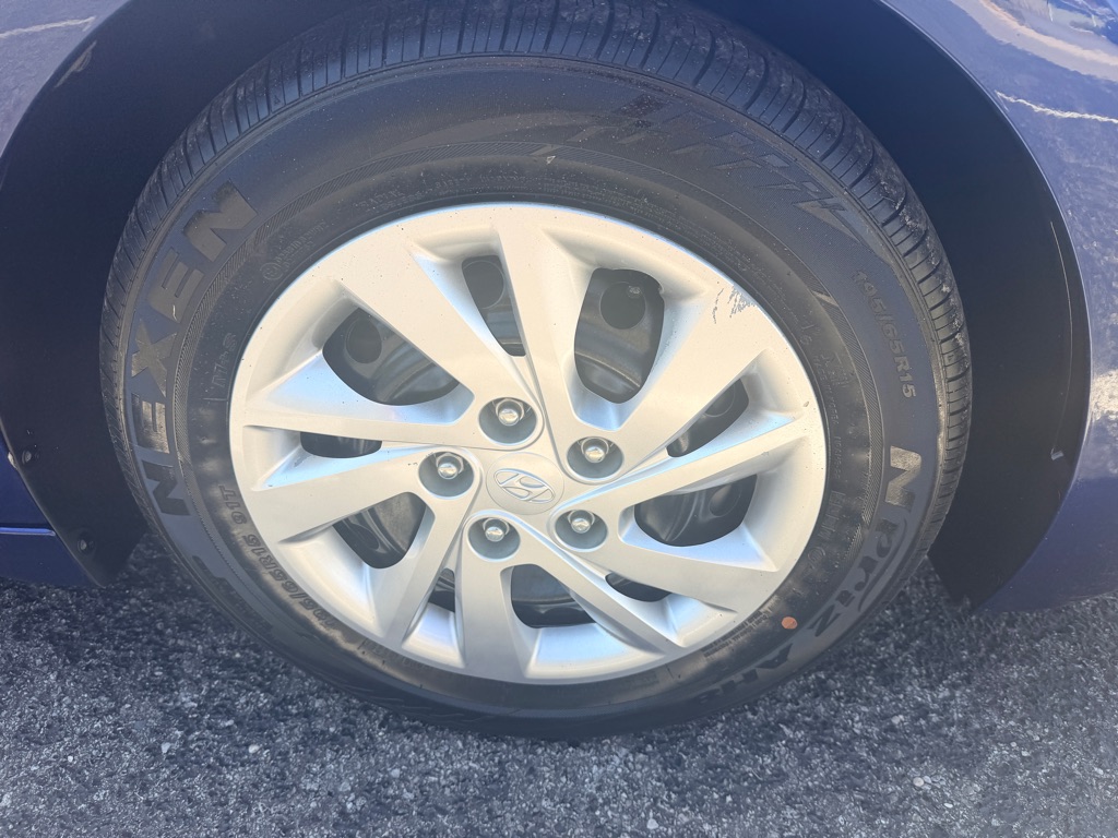 Photo 9 of this HYUNDAI ELANTRA