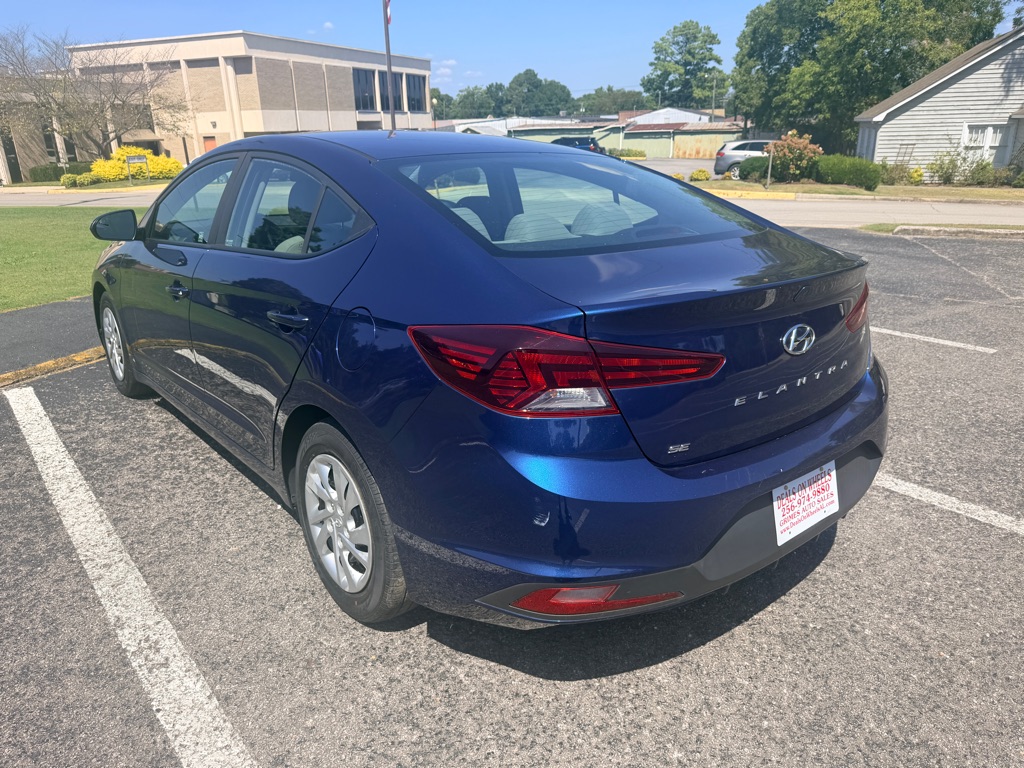 Photo 5 of this HYUNDAI ELANTRA