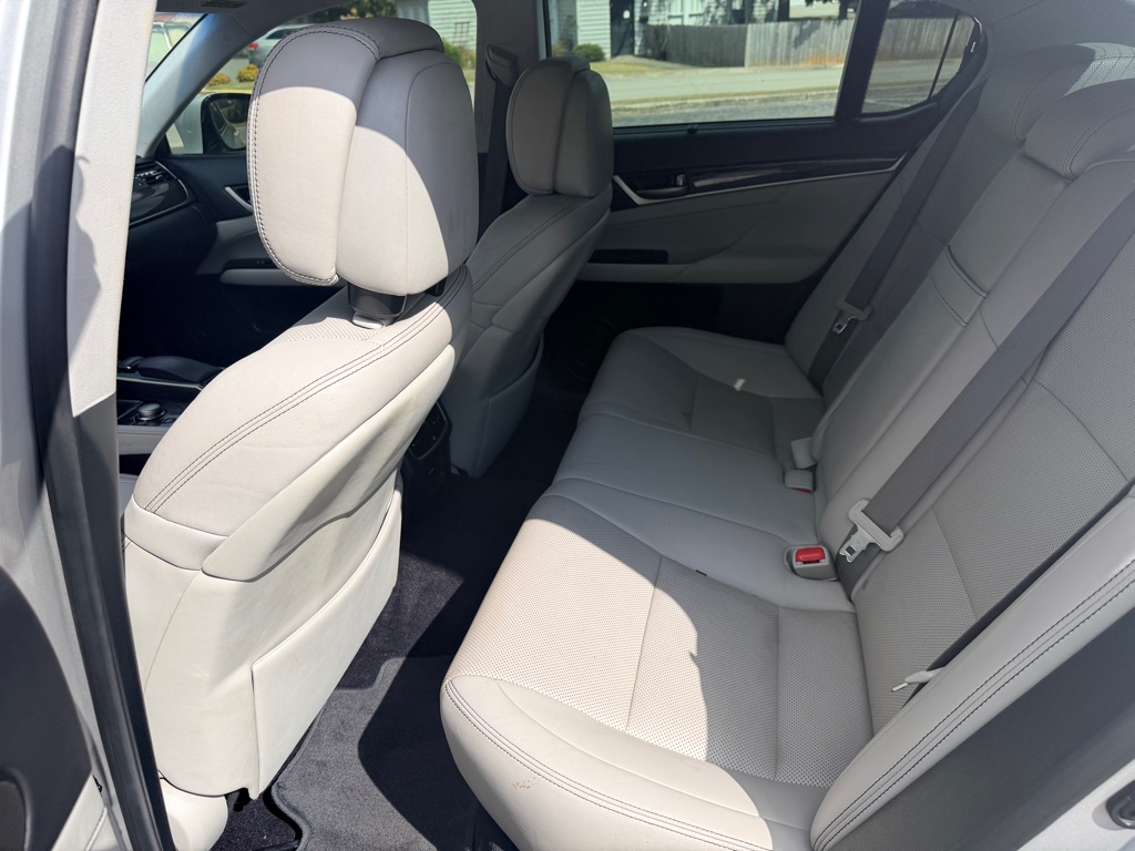Photo 11 of this LEXUS GS