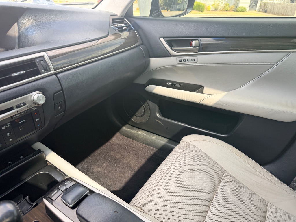 Photo 17 of this LEXUS GS