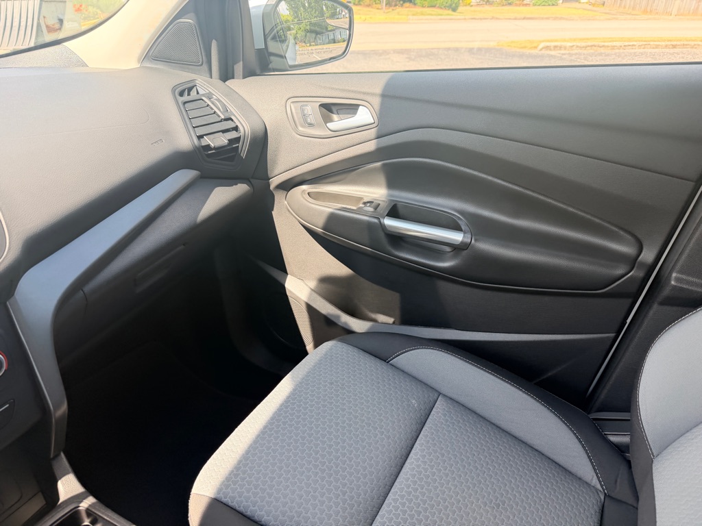 Photo 17 of this FORD ESCAPE