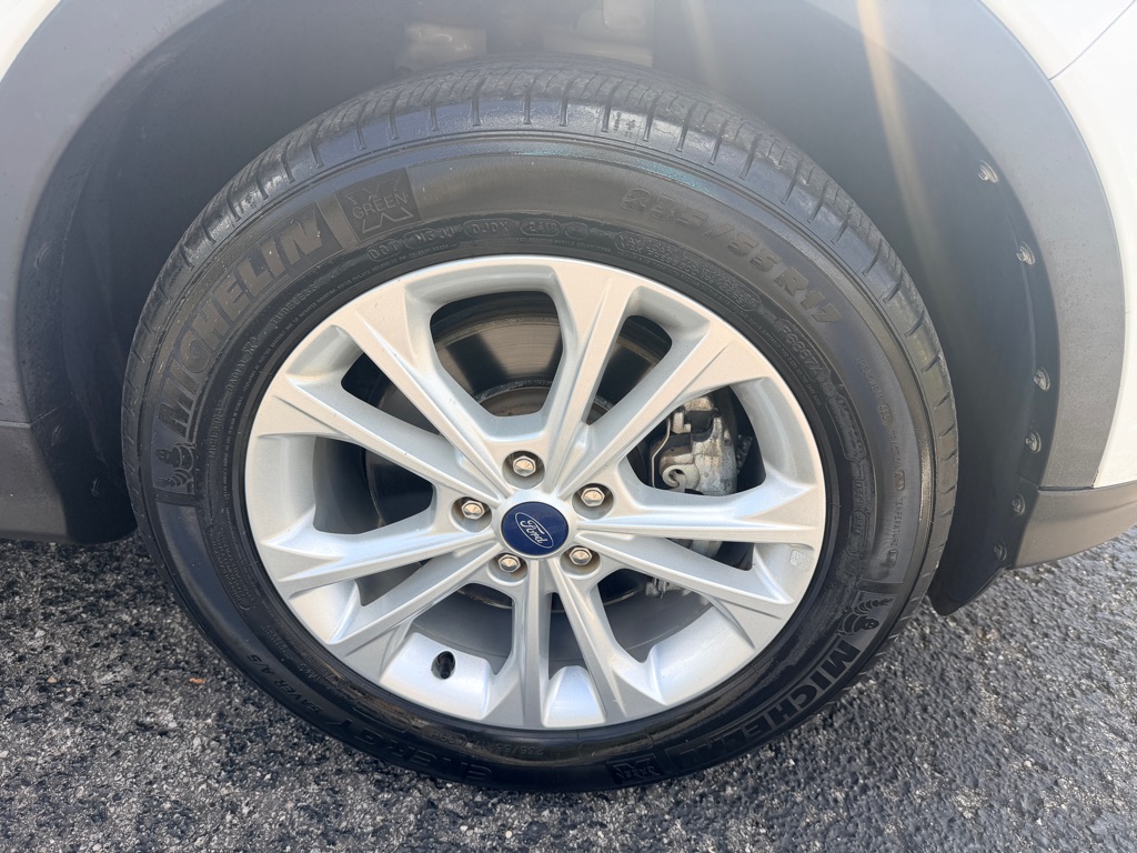 Photo 9 of this FORD ESCAPE