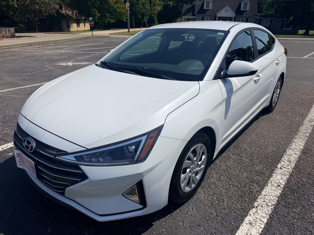 Photo 3 of this HYUNDAI ELANTRA