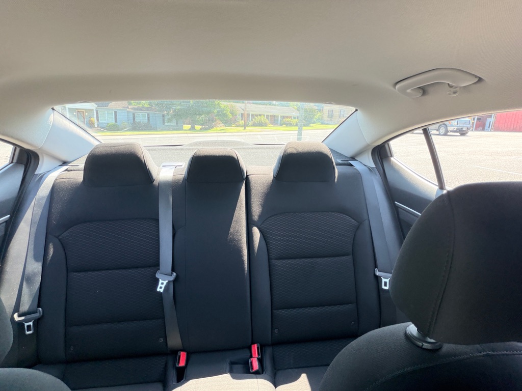 Photo 16 of this HYUNDAI ELANTRA