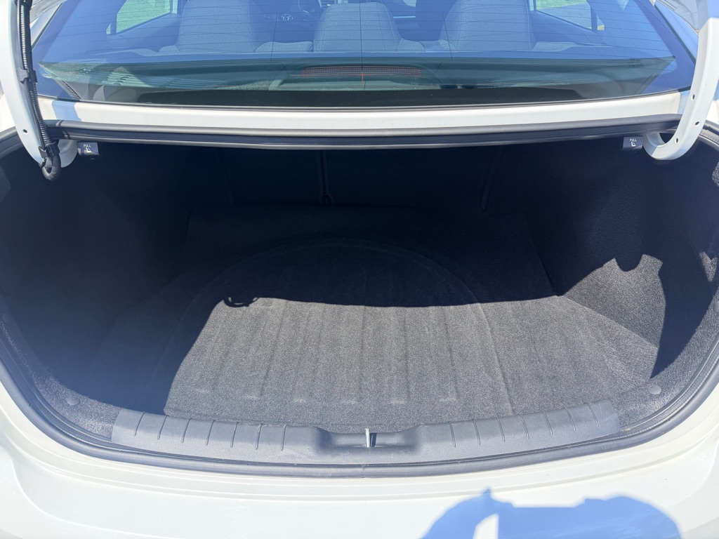 Photo 10 of this HYUNDAI ELANTRA