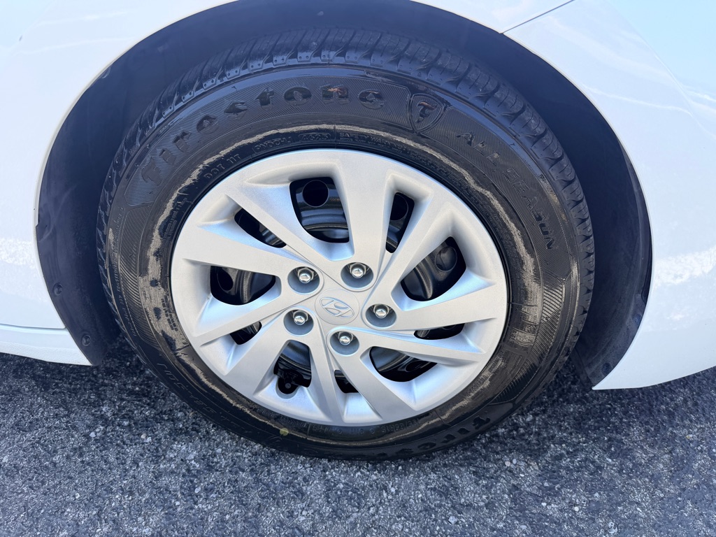 Photo 9 of this HYUNDAI ELANTRA