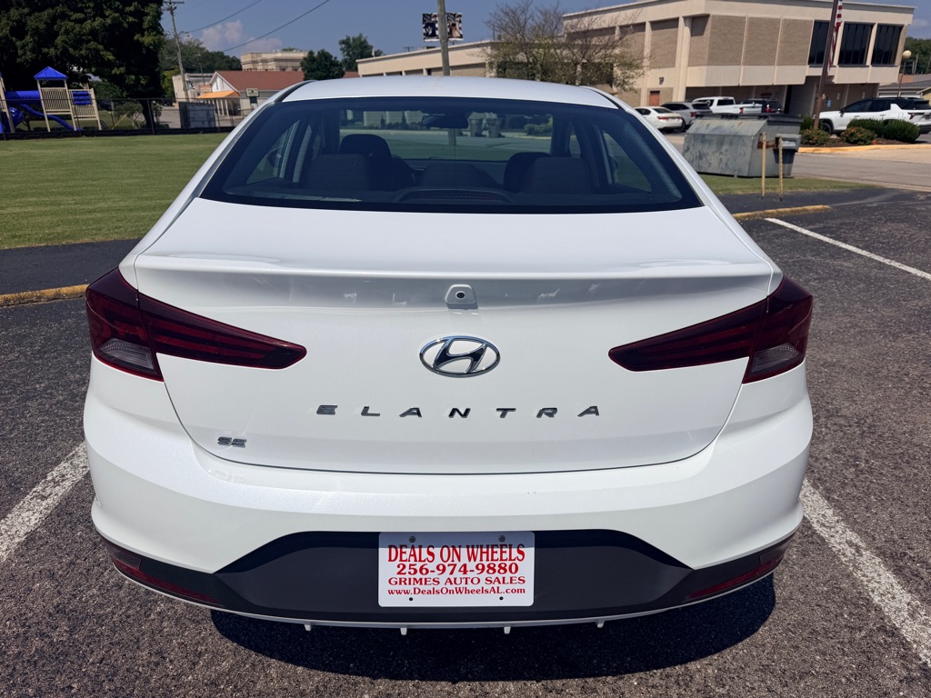 Photo 6 of this HYUNDAI ELANTRA