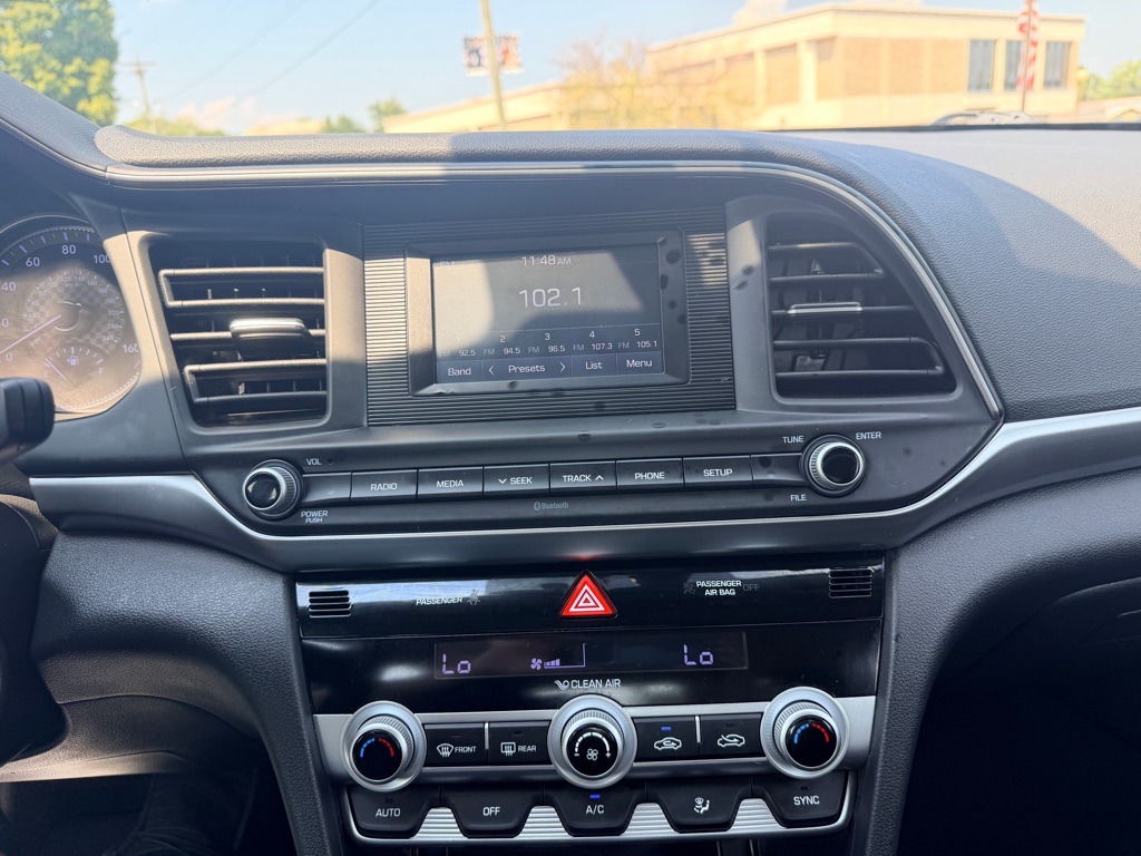Photo 15 of this HYUNDAI ELANTRA