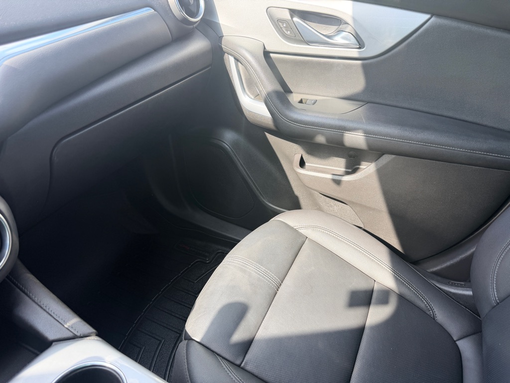 Photo 17 of this CHEVROLET BLAZER