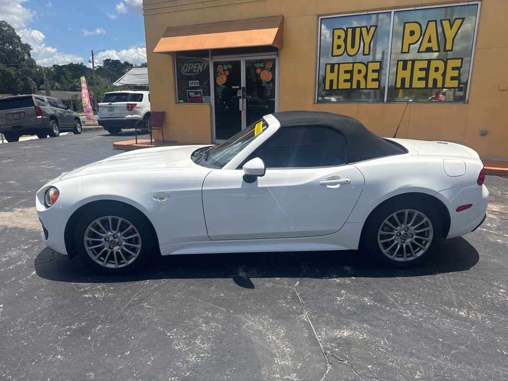 Photo 2 of this FIAT 124 SPIDER