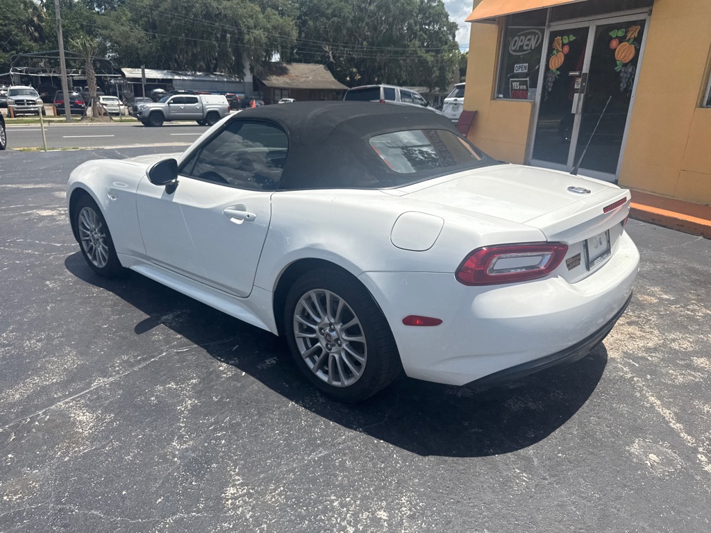 Photo 3 of this FIAT 124 SPIDER