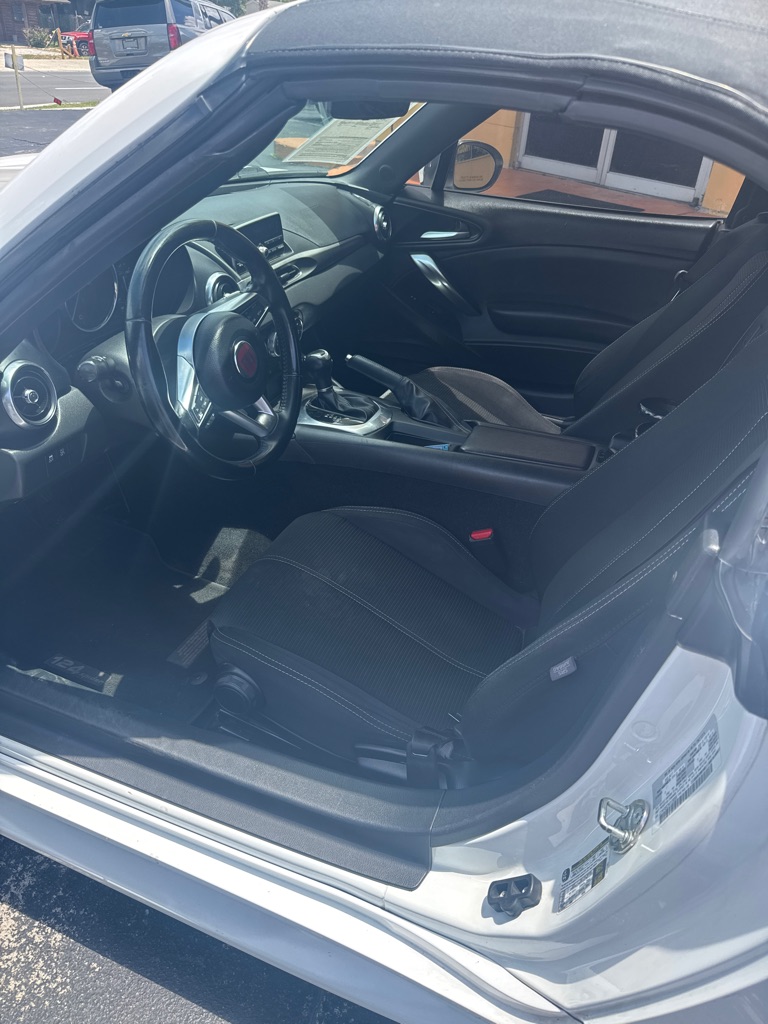 Photo 9 of this FIAT 124 SPIDER