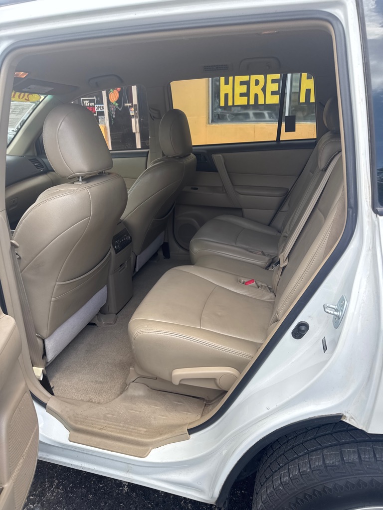 Photo 13 of this TOYOTA HIGHLANDER