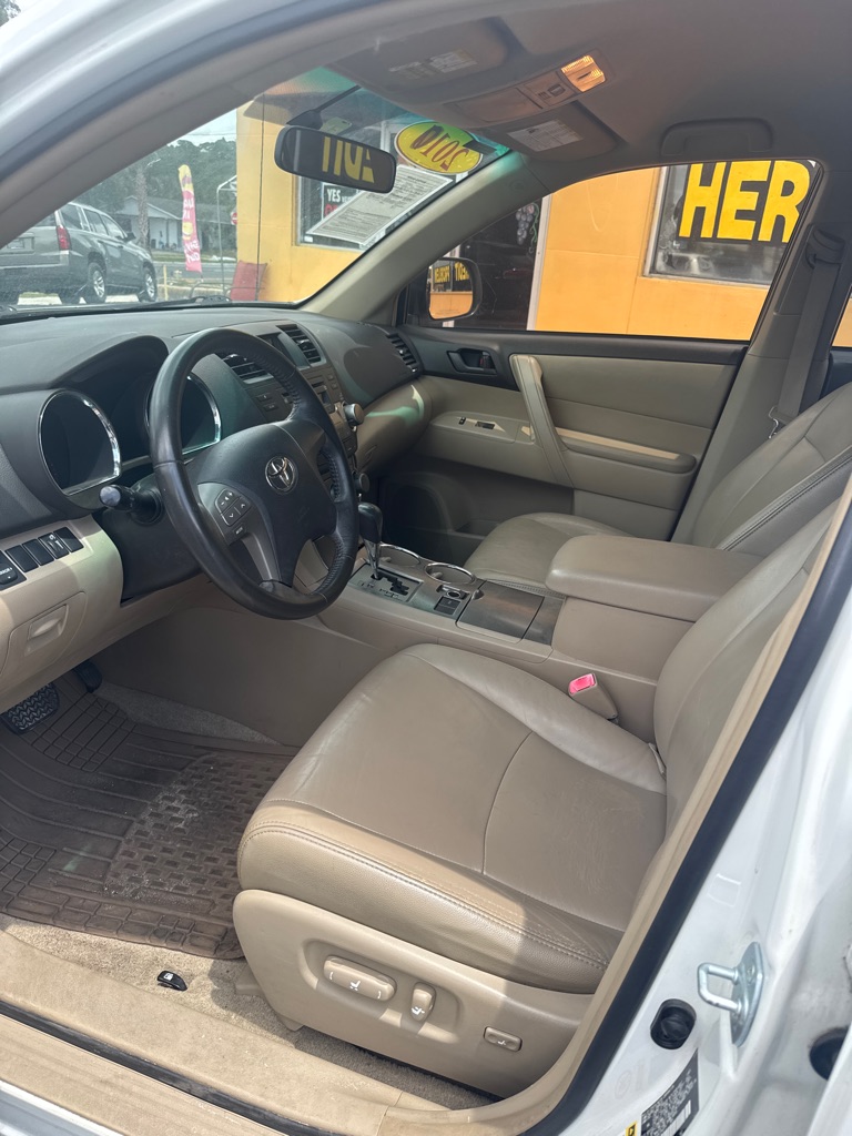 Photo 9 of this TOYOTA HIGHLANDER