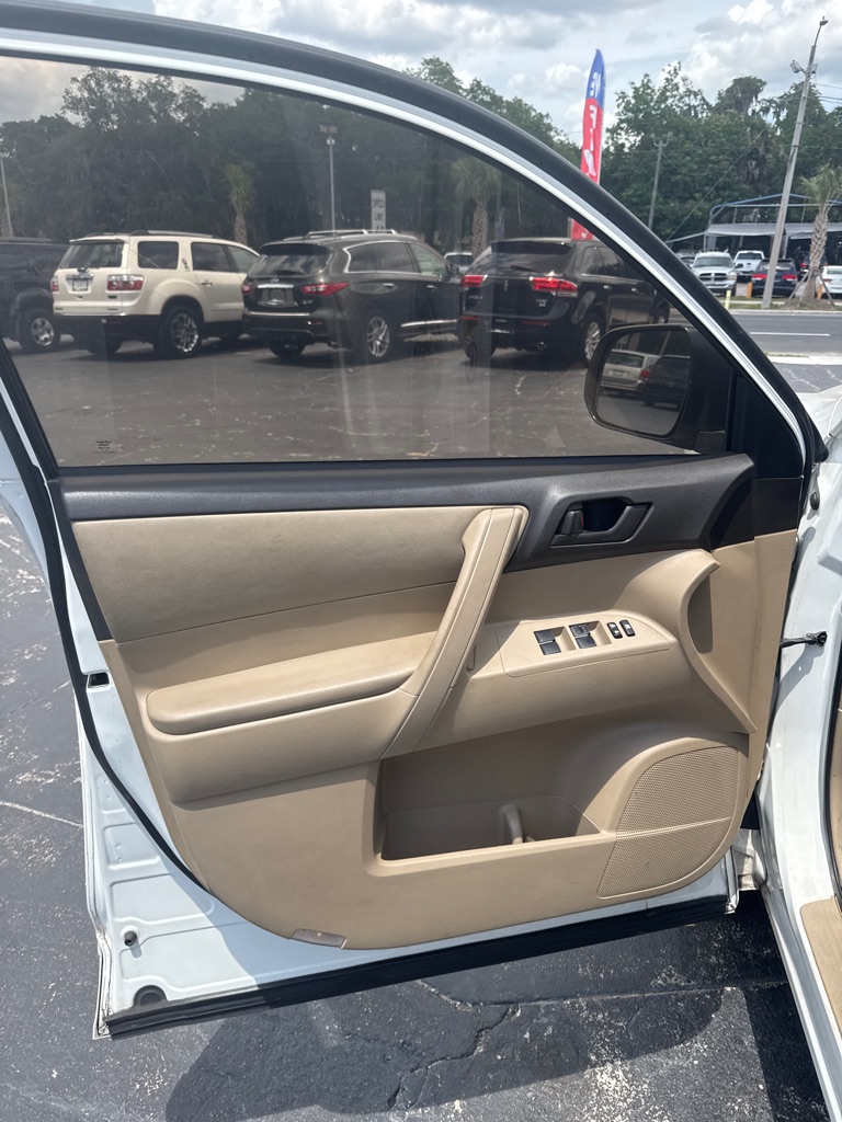 Photo 10 of this TOYOTA HIGHLANDER